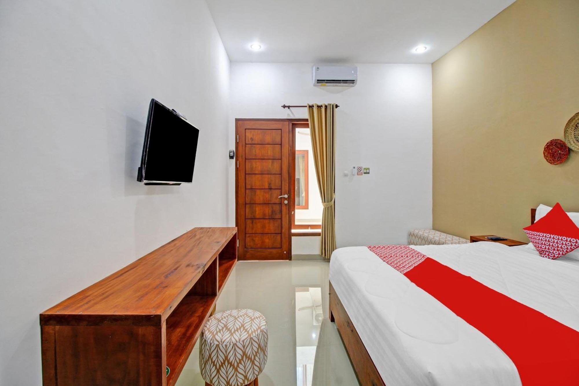 Oyo 90820 Madania Guesthouse Syariah Матарам Екстериор снимка