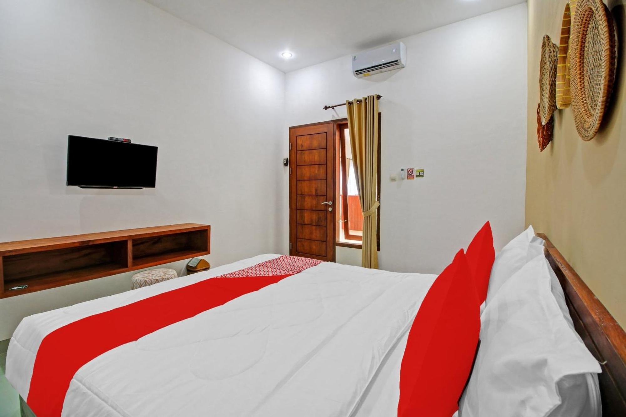 Oyo 90820 Madania Guesthouse Syariah Матарам Екстериор снимка