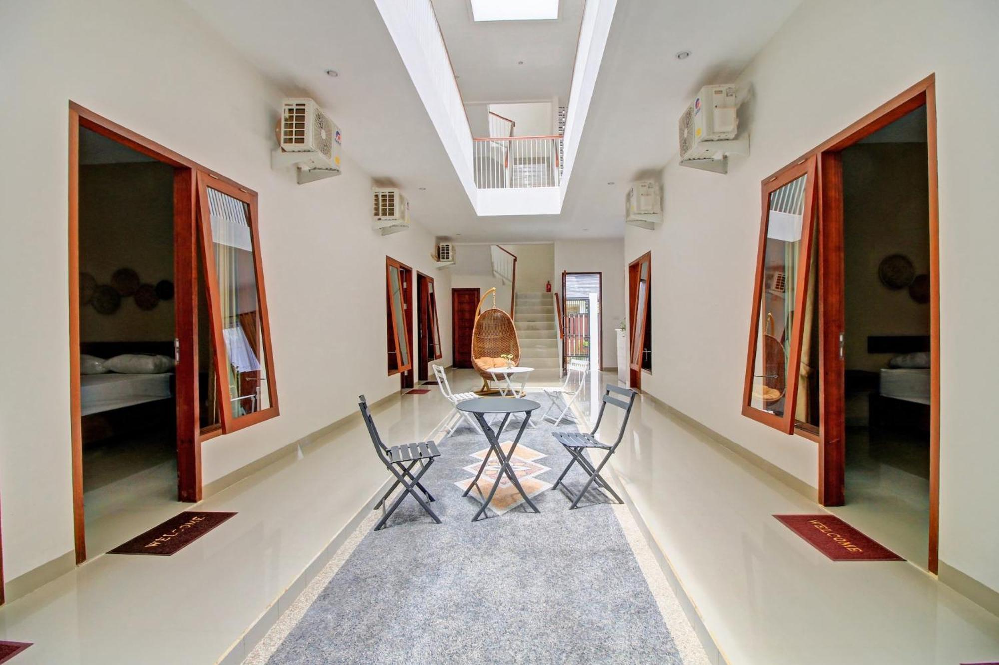 Oyo 90820 Madania Guesthouse Syariah Матарам Екстериор снимка