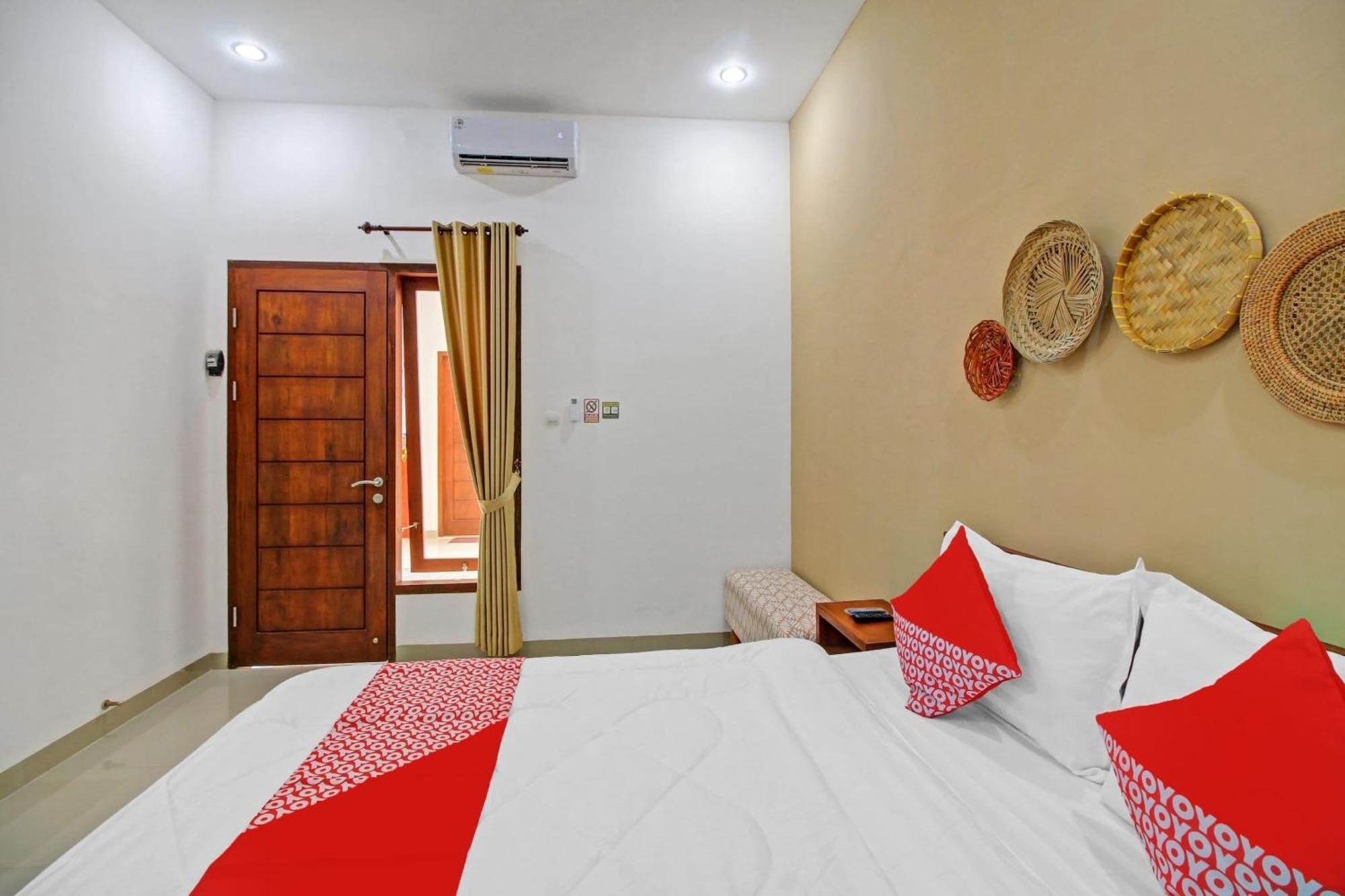 Oyo 90820 Madania Guesthouse Syariah Матарам Екстериор снимка